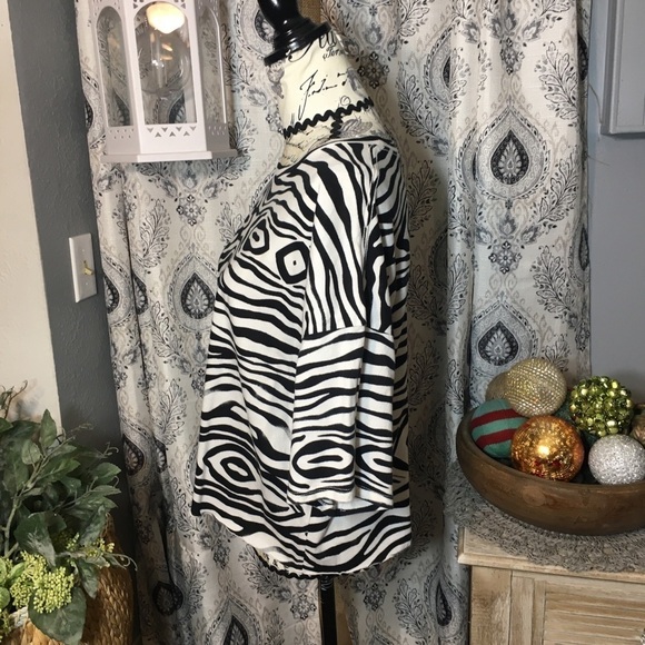 Grayson Threads zebra striped crop top - Picture 5 of 9